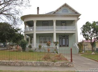 702 W Russell Pl, San Antonio, TX 78212