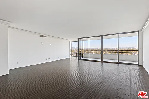 4316 Marina City Dr Photo 1