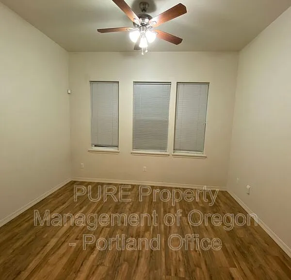 5490 SE Milwaukie Ave #102 — Photo 2