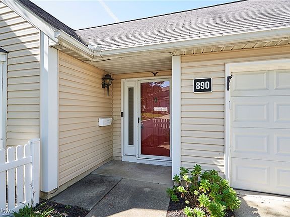 2nd image of 890 Briarcliff Ct #B