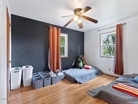 2nd image of 209 Par Ave