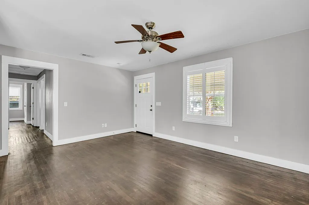 3 bed, 936 sqft, $1,495 — Photo 3