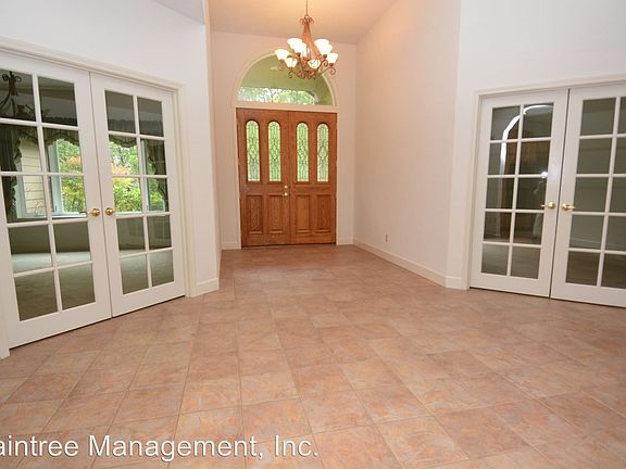 3rd image of Oakview Dr
