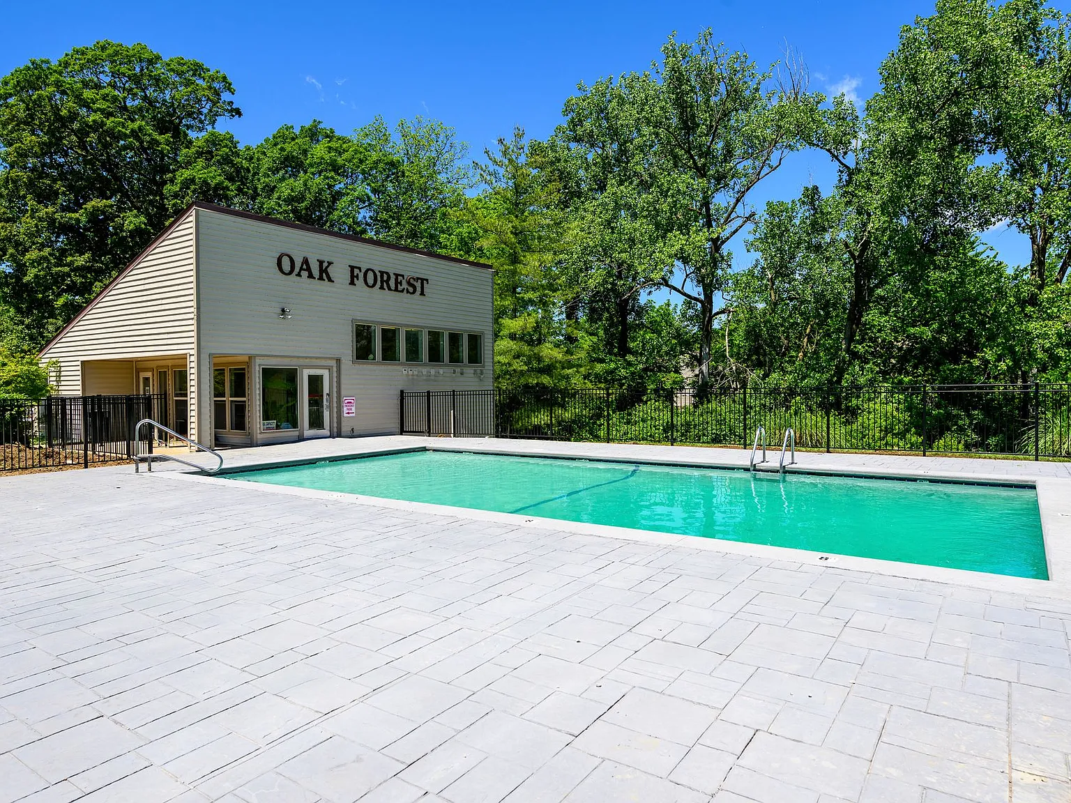 Oak Forest Apartments — Photo 3
