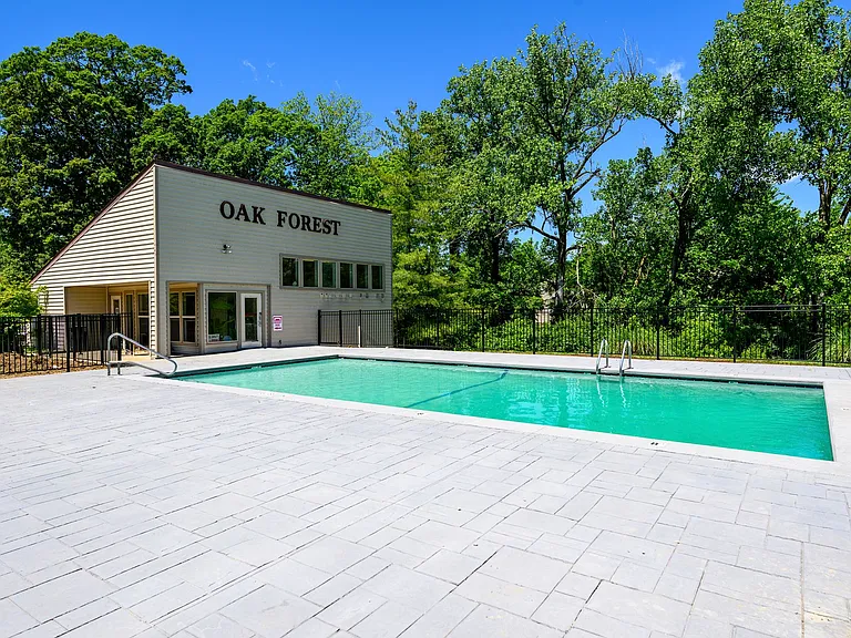 Oak Forest Apartments — Photo 23