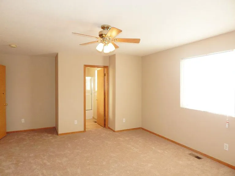 1385 Waxwing Ave — Photo 8