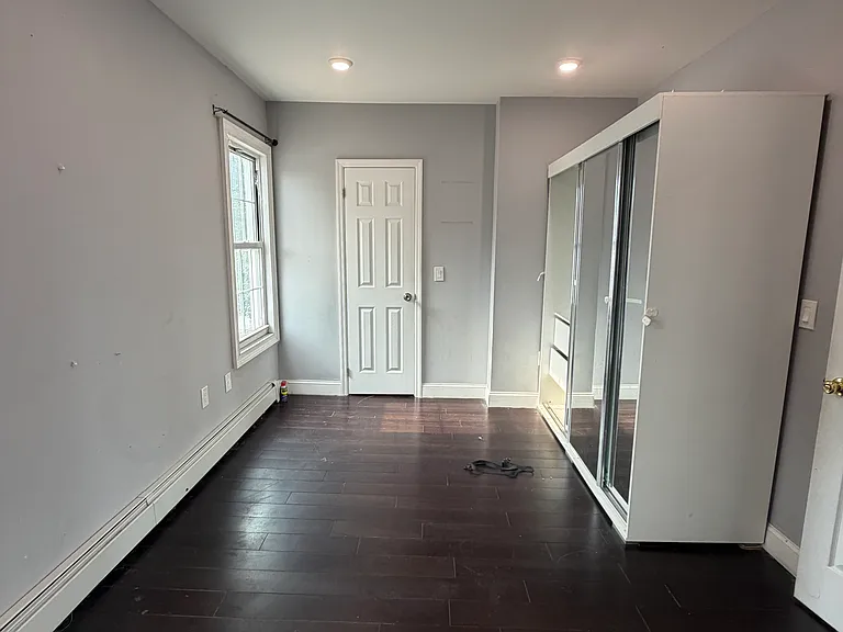 142nd St — Photo 33