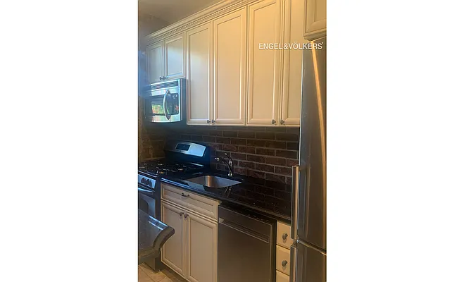 Rented by Engel & Völkers New York City | media 17