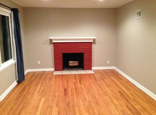 7033 Glenwood St, Overland Park, KS 66204