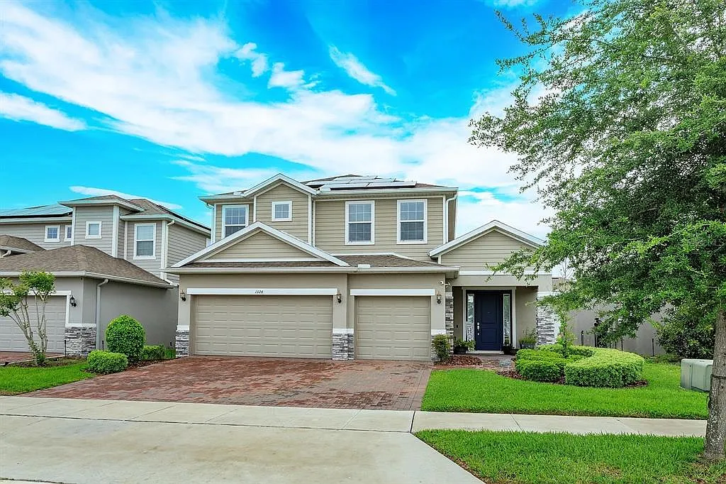 4 bed, 2.5 bath, 2485 sqft, $2,700 — Photo 1