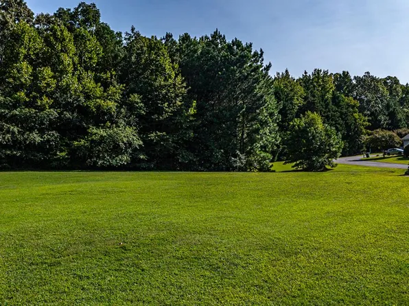 18 & 19 River Ct, Kilmarnock, VA 22482