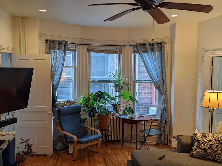 4826 Cedar Ave #2R — Photo 2