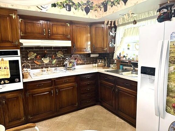 5th image of 214 Chapel Dr