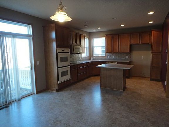 5th image of 1733 116th Ave NE