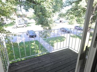 109 W 10th St APT 2D, Streator, IL 61364