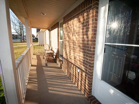 4th image of 221 Southbrook Dr
