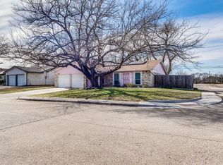 2301 Windchime Dr, Grand Prairie, TX 75051
