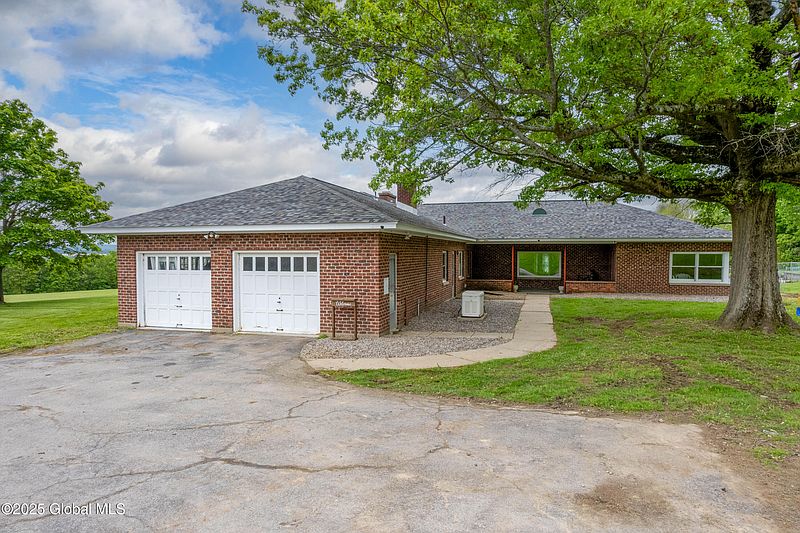 3rd image of 730 McKay Road
