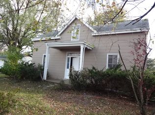 1948 Chambers Rd, Saint Louis, MO 63136