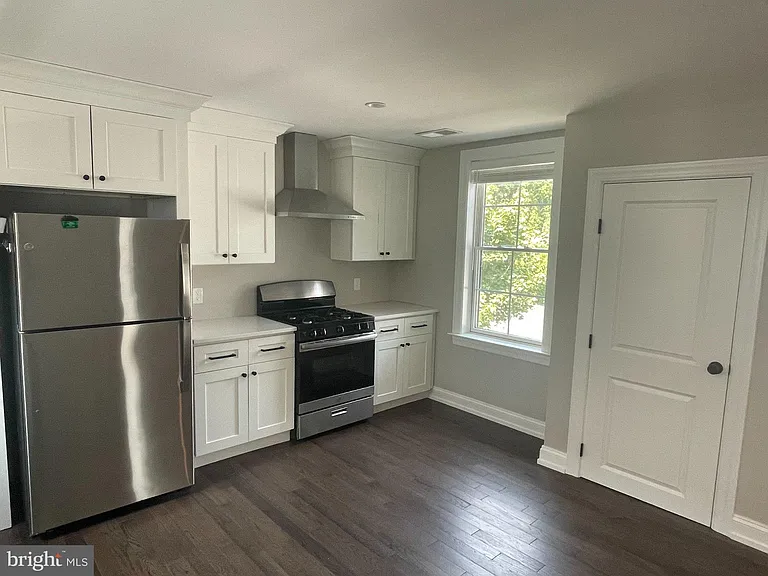 1057 Lancaster Ave — Photo 5