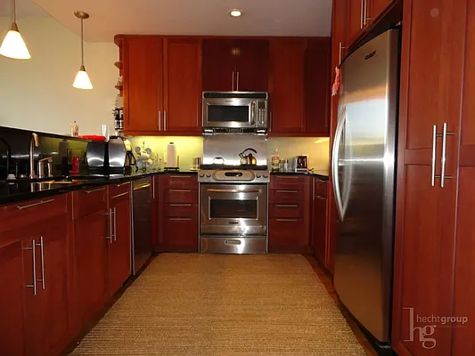 Rented by Hecht Group | media 20