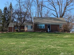 1325 Red Oaks Cir, Springfield, OH 45506