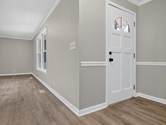 3rd image of 813 Sunshine St