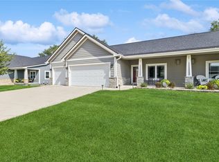 1450 Cardinal Ridge Dr, Newton, IA 50208