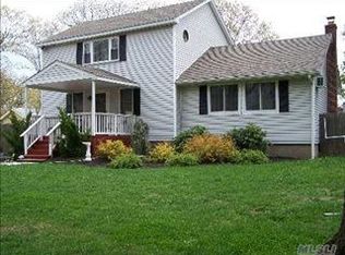 38 Dawn Rd, Rocky Point, NY 11778