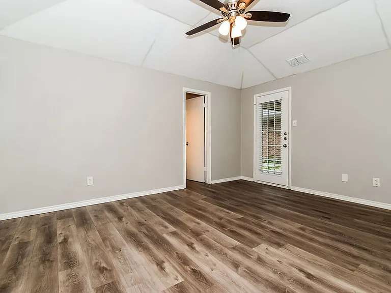 504 N Winding Oaks Dr — Photo 10