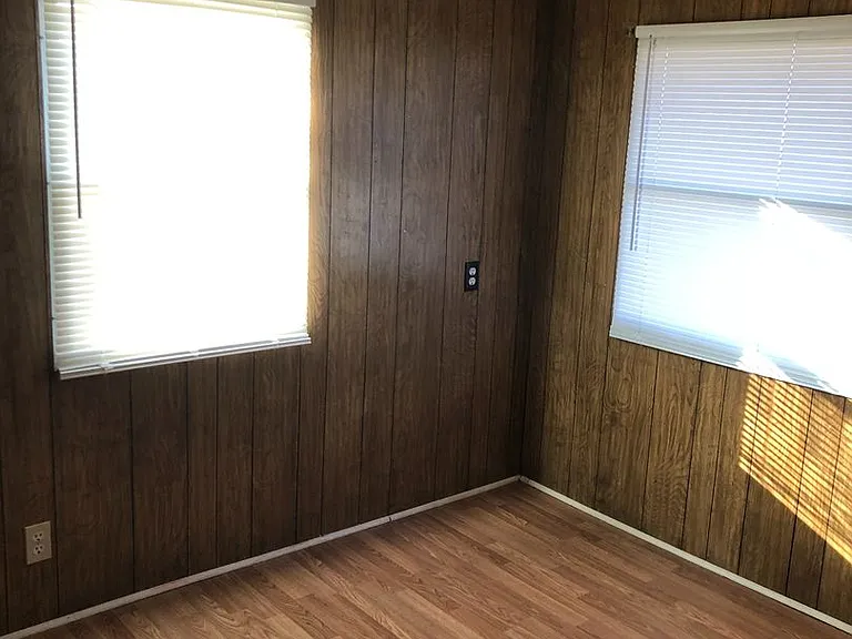 425 Western Hills Dr — Photo 17