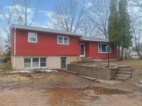 910 Golf Course Rd NW, Hutchinson, MN 55350