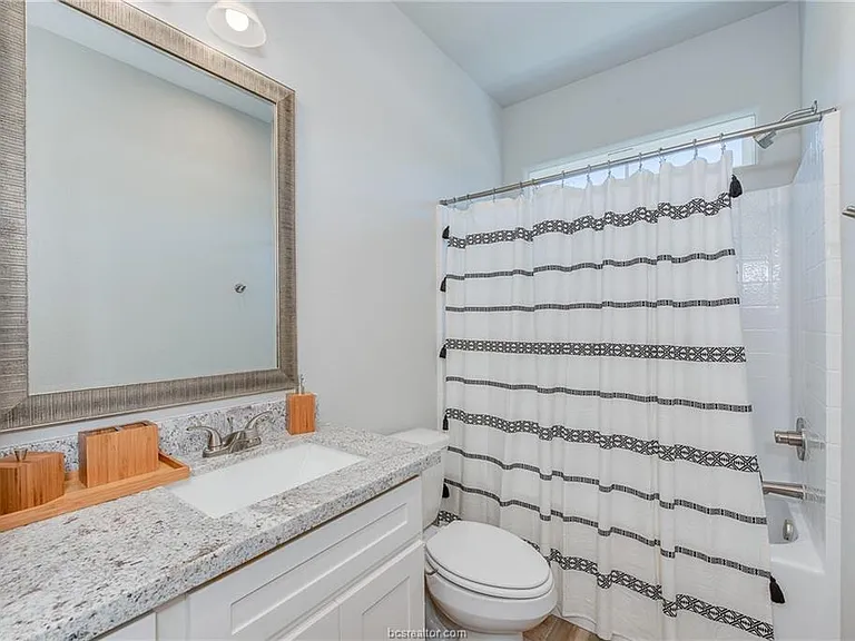 404 Poplar St #A — Photo 12