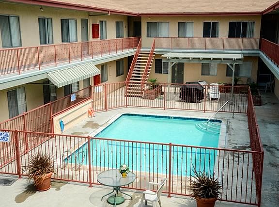 2nd image of 4037 W 137th St APT 20