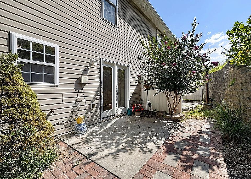 1st image of 75 Lanceford Cir