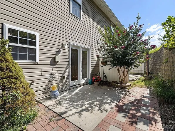 75 Lanceford Cir, Fletcher, NC 28732