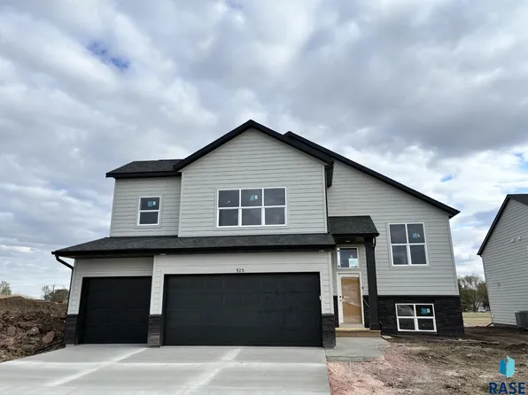 925 Estate St, Harrisburg, SD 57032