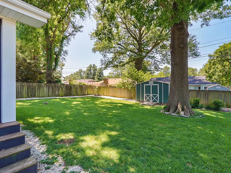 2351 S Rogers Ave — Photo 25