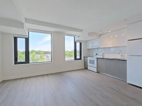 West Square Parkview, 15 Gibbs Rd, Etobicoke, ON M9B 3Z6