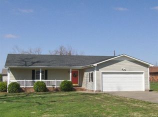 102 Oakwood Cir, Murray, KY 42071