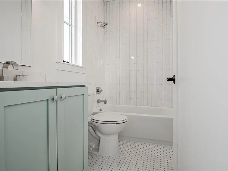 135 Carlyle Ln — Photo 19