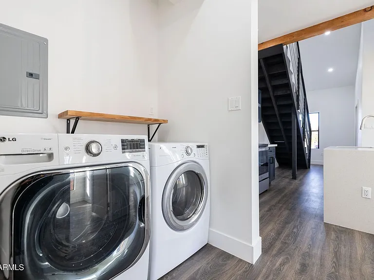 326 N 17th Dr — Photo 24