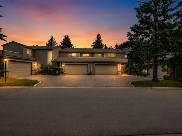 1815 W Varsity Estates Dr NW #24, Calgary, AB T3B 3Y7