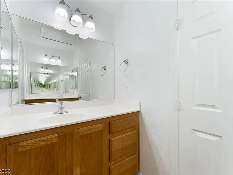 32 Rosa Rosales Ct — Photo 14