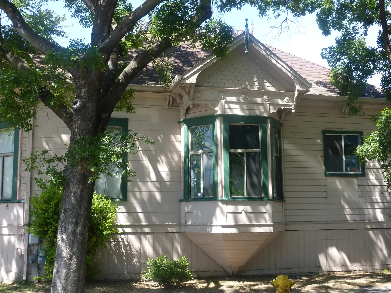 514 N American St photo 1