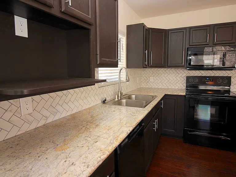 102 Copper St — Photo 36