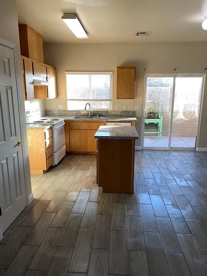 2 bed, 950 sqft, $1,500 — Photo 4