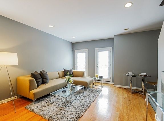 3rd image of 4625 N Winthrop Ave
