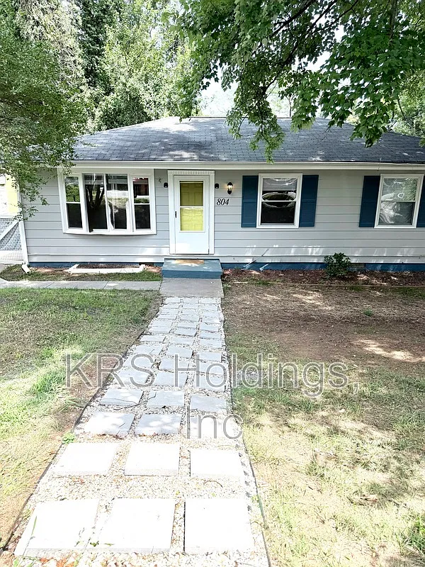 3 bed, 1.0 bath, 1000 sqft, $2,145 — Photo 1
