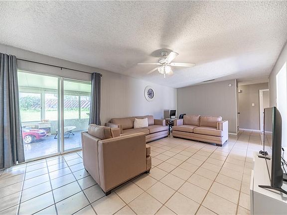 3rd image of 1209 Saturn St